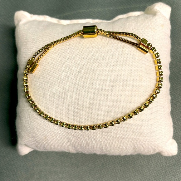 GOLD TONE DAINTY CLEAR CRYSTAL SLIDING ADJUSTABLE TENNIS BRACELET 6-7 INCH WRIST - Picture 2 of 7